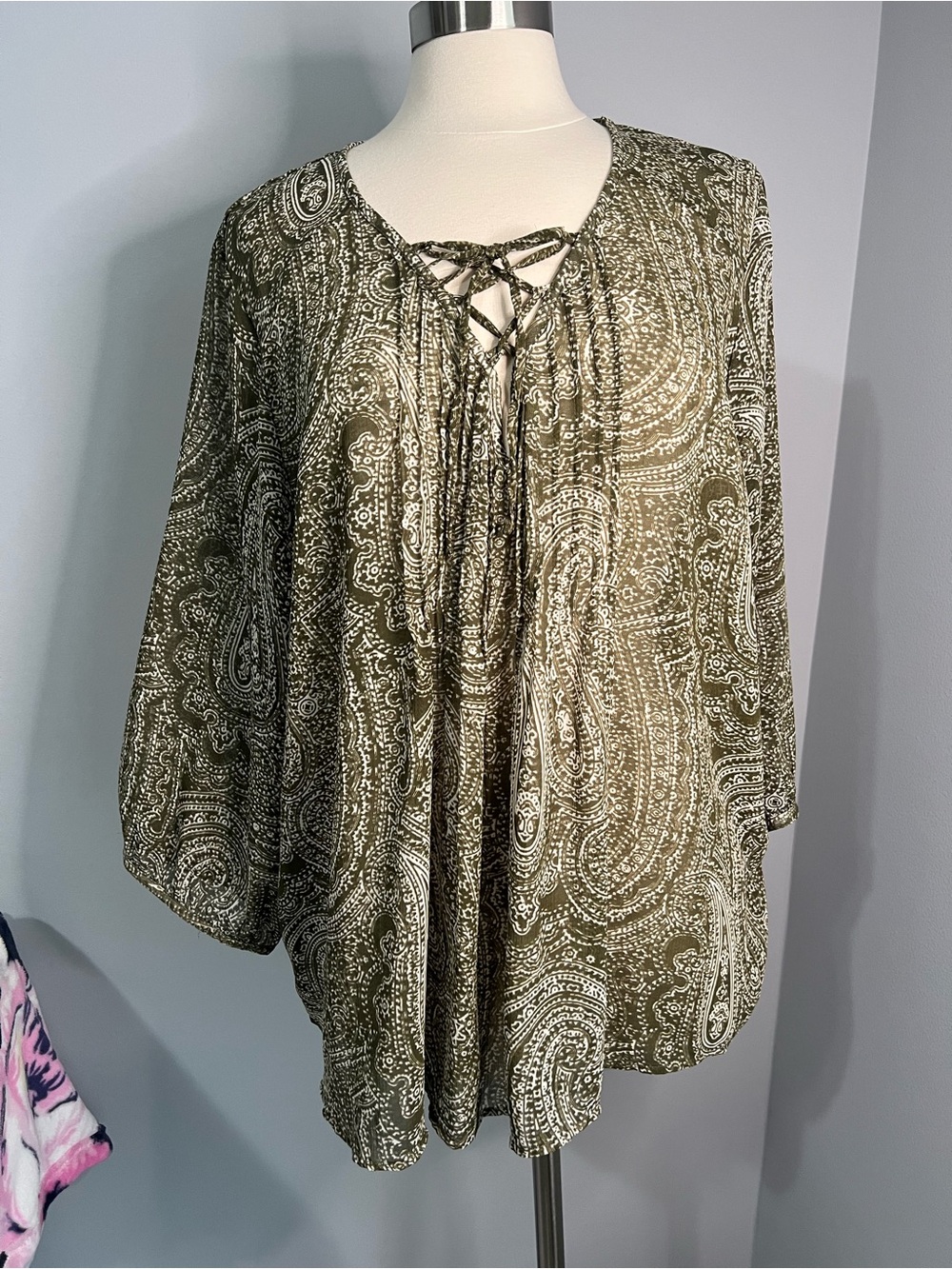 Sonoma Size XL Green White Boho Peasant Blouse w/ Crisscross Tie V-Neckline